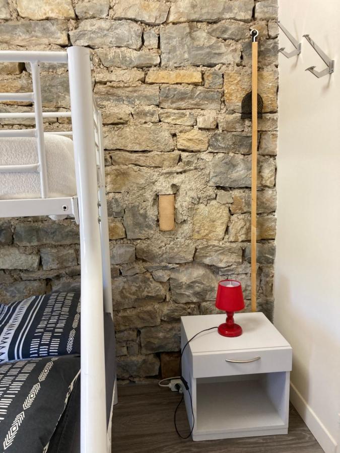 La Chambre du Tonneau Montigny-sur-l'Ain Extérieur photo
